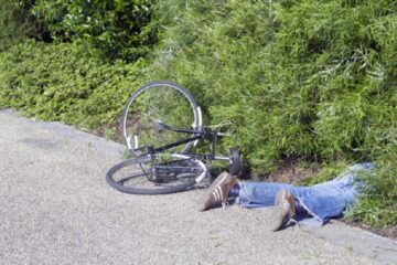 Trei bicicliști, unul mai beat ca altul, victime ale căzăturilor