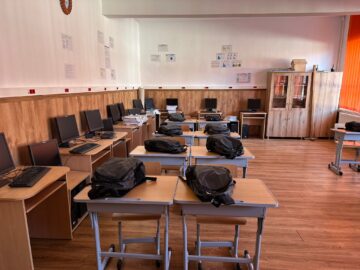 1.000 de ghiozdane pregătite pentru elevii din Broșteni, Stulpicani, Ostra și Frasin-Doroteia îi așteptă pe copii la școală