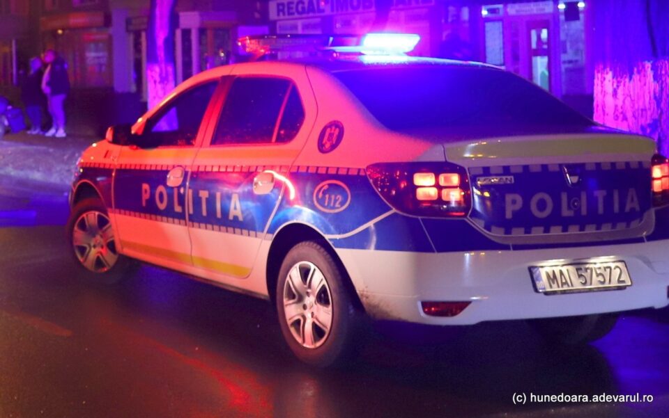 Un adolescent de numai 15 ani, omorât după ce a fost lovit de o mașină