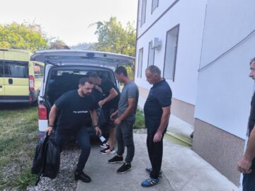 1.000 de ghiozdane pregătite pentru elevii din Broșteni, Stulpicani, Ostra și Frasin-Doroteia îi așteptă pe copii la școală