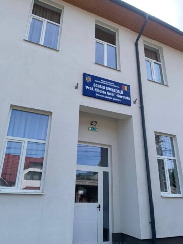 1.000 de ghiozdane pregătite pentru elevii din Broșteni, Stulpicani, Ostra și Frasin-Doroteia îi așteptă pe copii la școală