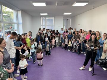 Primăria Dumbrăveni le-a oferit preșcolarilor din comună o nouă grădiniță modernă, inaugurată în prima zi a noului an școlar