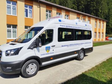 Primăria Iacobeni a primit, cu sprijinul președintelui CJ, Gheorghe Șoldan, un microbuz electric pentru transportul elevilor