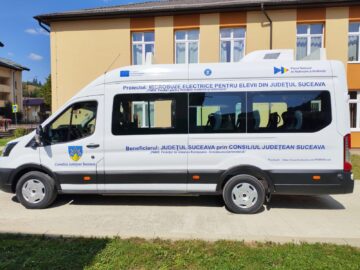 Primăria Iacobeni a primit, cu sprijinul președintelui CJ, Gheorghe Șoldan, un microbuz electric pentru transportul elevilor