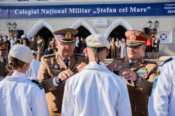 Distincții și înaintări în grad, la deschiderea anului școlar de la Colegiul Militar Câmpulung Moldovenesc