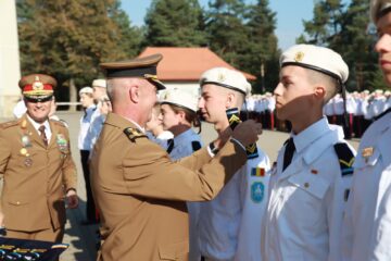 Distincții și înaintări în grad, la deschiderea anului școlar de la Colegiul Militar Câmpulung Moldovenesc
