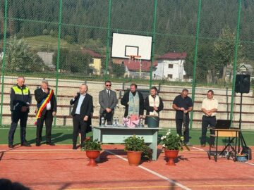 Prefectul Traian Andronachi a participat la deschiderea anului școlar în localitățile afectate de inundațiile de la finalul lunii iulie