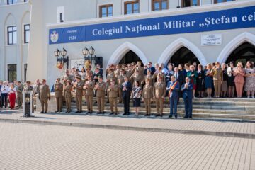 Distincții și înaintări în grad, la deschiderea anului școlar de la Colegiul Militar Câmpulung Moldovenesc