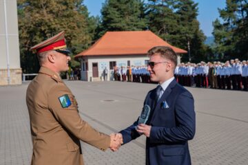 Distincții și înaintări în grad, la deschiderea anului școlar de la Colegiul Militar Câmpulung Moldovenesc