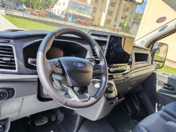 Primăria Iacobeni a primit, cu sprijinul președintelui CJ, Gheorghe Șoldan, un microbuz electric pentru transportul elevilor