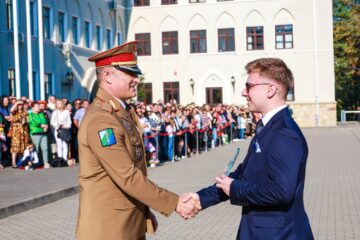 Distincții și înaintări în grad, la deschiderea anului școlar de la Colegiul Militar Câmpulung Moldovenesc