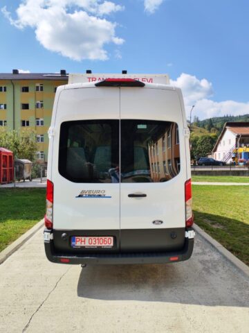 Primăria Iacobeni a primit, cu sprijinul președintelui CJ, Gheorghe Șoldan, un microbuz electric pentru transportul elevilor