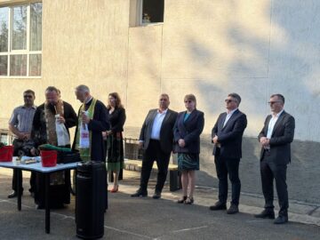 Prefectul Traian Andronachi a participat la deschiderea anului școlar în localitățile afectate de inundațiile de la finalul lunii iulie