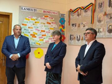 Prefectul Traian Andronachi a participat la deschiderea anului școlar în localitățile afectate de inundațiile de la finalul lunii iulie