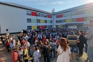 Distincții pentru „profesorii de 10” de la cea mai mare unitate școlară din municipiul Suceava