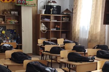 Elevii de la clasele pregătitoare din Verești, Corocăiești și Bursuceni au primit ghiozdane în prima zi de școală