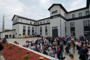 Primăria Liteni a inaugurat un nou corp de clădire, complet modernizat, la Liceul Teoretic „Iorgu Vârnav Liteanu” din Liteni
