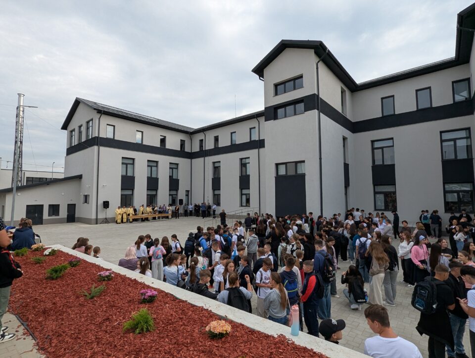Primăria Liteni a inaugurat un nou corp de clădire, complet modernizat, la Liceul Teoretic „Iorgu Vârnav Liteanu” din Liteni