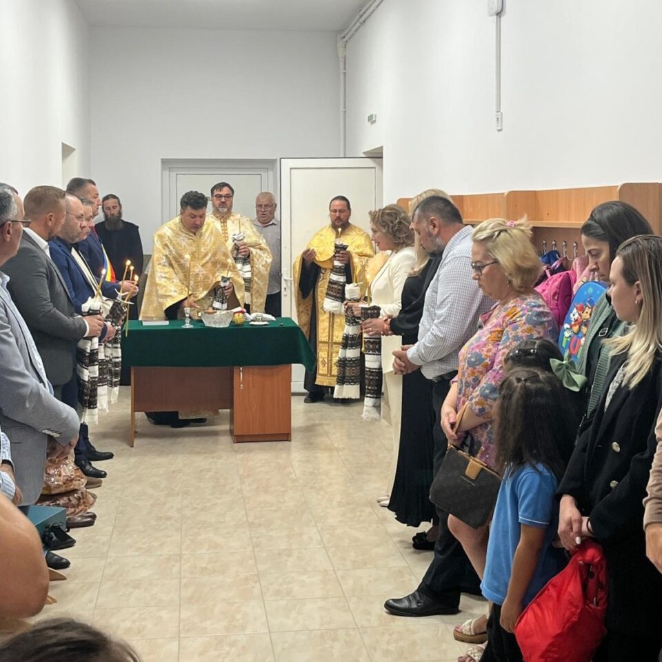 Primăria Pojorâta a renovat cu fonduri proprii și europene școala primară din comună