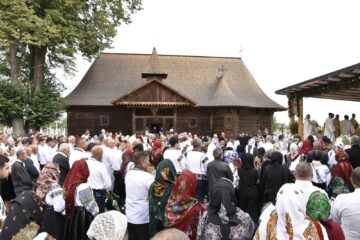 Zi de aleasă sărbătoare în Horodnic de Sus, cu liturghie arhierească oficiată de episcopul Europei de Nord, onoruri pentru preoții comunității și o lecție de unitate a primarului Valentin Luță