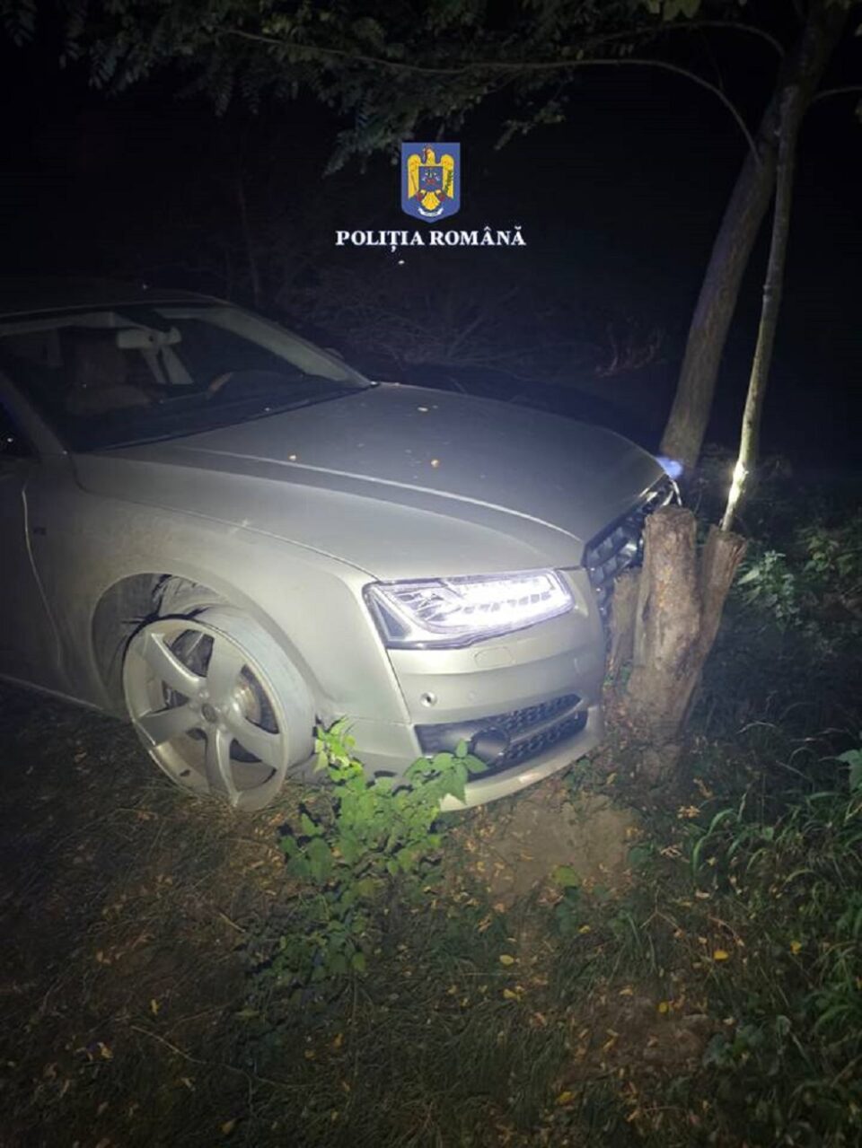 Șofer băut și cu permisul suspendat, oprit de polițiști cu banda de cuie