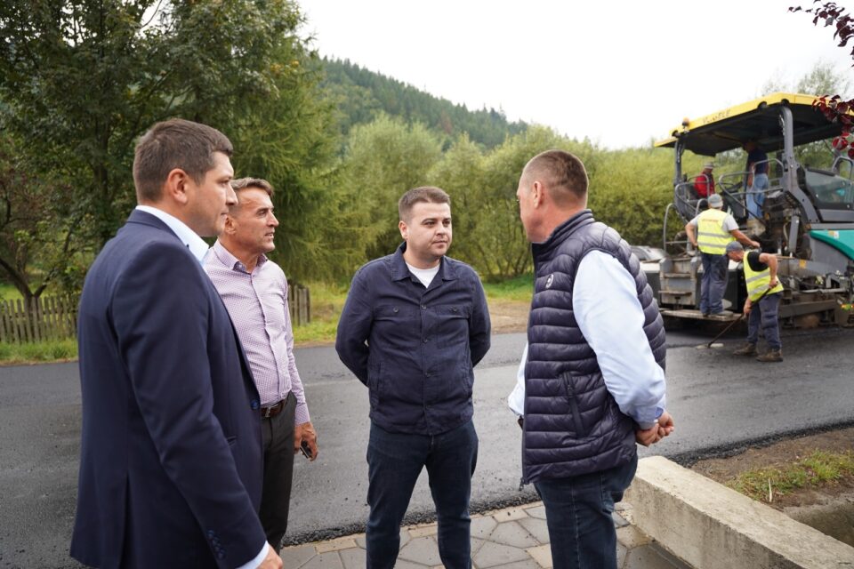 Asfaltarea drumului care leagă Straja, Brodina și Ulma, aproape finalizată