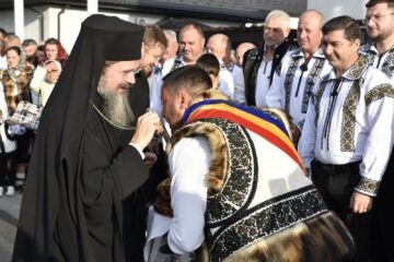 Zi de aleasă sărbătoare în Horodnic de Sus, cu liturghie arhierească oficiată de episcopul Europei de Nord, onoruri pentru preoții comunității și o lecție de unitate a primarului Valentin Luță