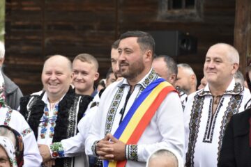 Zi de aleasă sărbătoare în Horodnic de Sus, cu liturghie arhierească oficiată de episcopul Europei de Nord, onoruri pentru preoții comunității și o lecție de unitate a primarului Valentin Luță