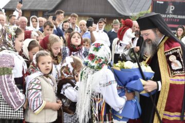 Zi de aleasă sărbătoare în Horodnic de Sus, cu liturghie arhierească oficiată de episcopul Europei de Nord, onoruri pentru preoții comunității și o lecție de unitate a primarului Valentin Luță