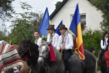 Zi de aleasă sărbătoare în Horodnic de Sus, cu liturghie arhierească oficiată de episcopul Europei de Nord, onoruri pentru preoții comunității și o lecție de unitate a primarului Valentin Luță
