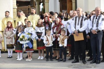 Zi de aleasă sărbătoare în Horodnic de Sus, cu liturghie arhierească oficiată de episcopul Europei de Nord, onoruri pentru preoții comunității și o lecție de unitate a primarului Valentin Luță