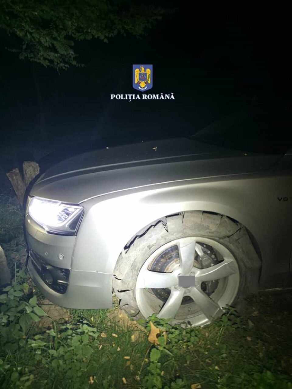 Șofer băut și cu permisul suspendat, oprit de polițiști cu banda de cuie