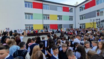 Distincții pentru „profesorii de 10” de la cea mai mare unitate școlară din municipiul Suceava