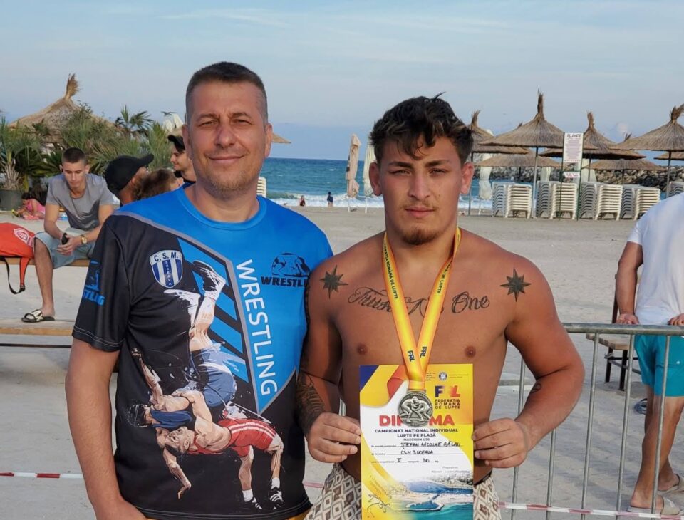 Antrenorul Daniel Ciubotaru alături de sportivul Ștefan Nicolae Bălan