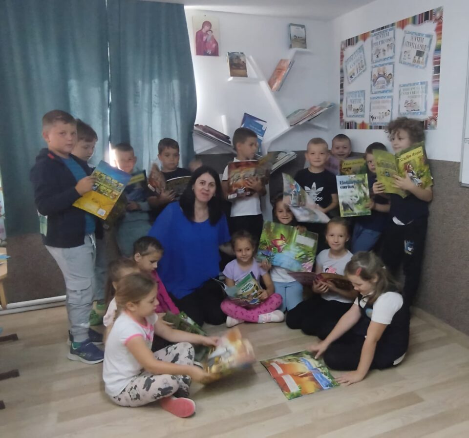 „Colț de visat” – lectură, imaginație și bucurie pentru copiii din Mereni