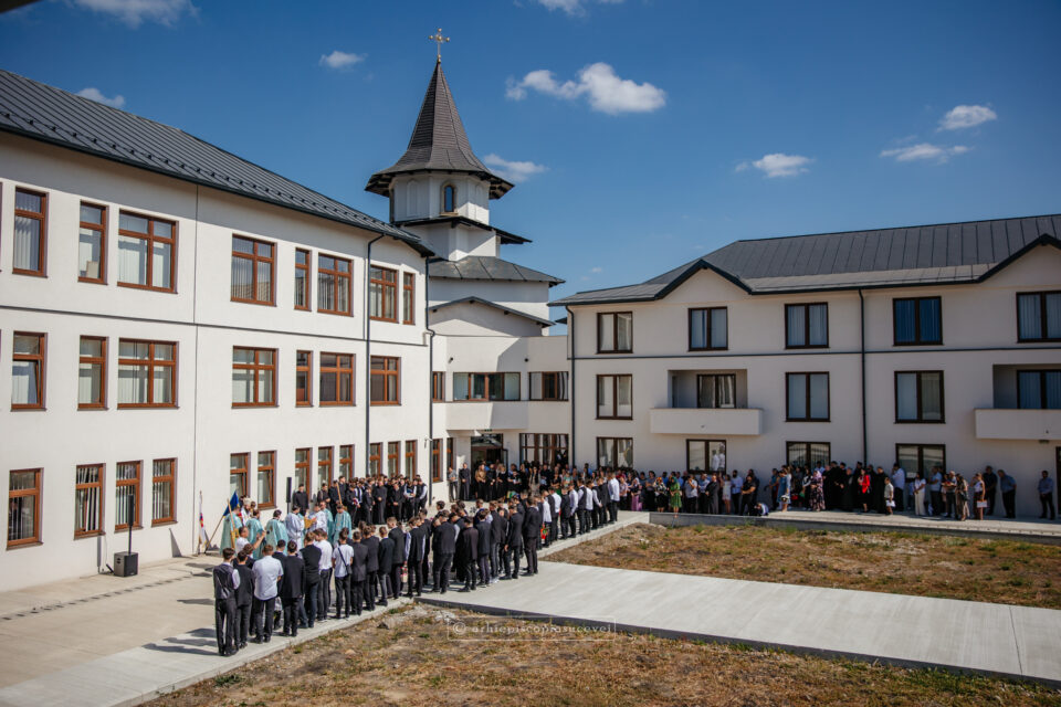 Binecuvântare și bucurie la început de an școlar la Liceul Teologic „Mitropolitul Dosoftei” Suceava