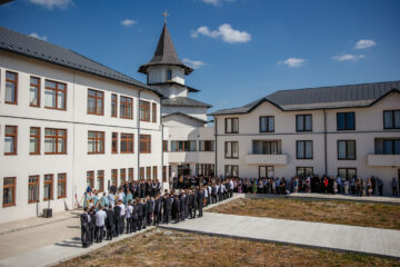 Binecuvântare și bucurie la început de an școlar la Liceul Teologic „Mitropolitul Dosoftei” Suceava