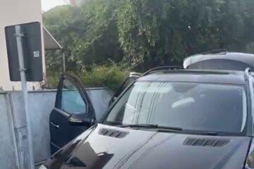 Mercedesul oprit după urmărire