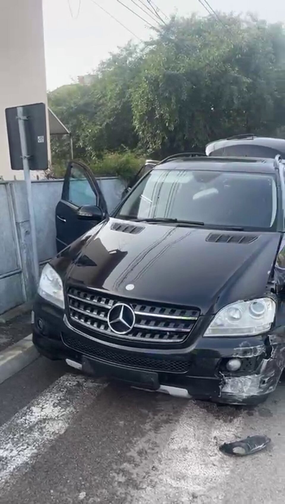 Mercedesul oprit după urmărire