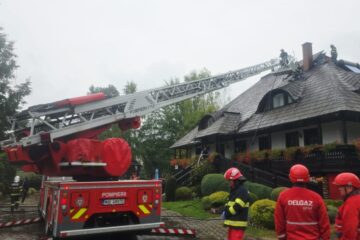 Un incendiu la o pensiune turistică a fost oprit, din fericire, la timp de pompieri