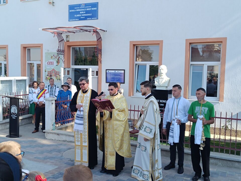 Bustul lui Orest Renei, fost prefect de Rădăuți, a fost dezvelit la școala din Burla