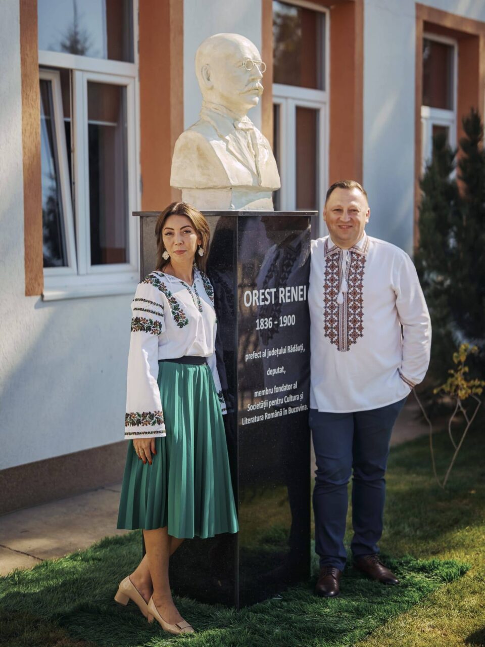 Bustul lui Orest Renei, fost prefect de Rădăuți, a fost dezvelit la școala din Burla