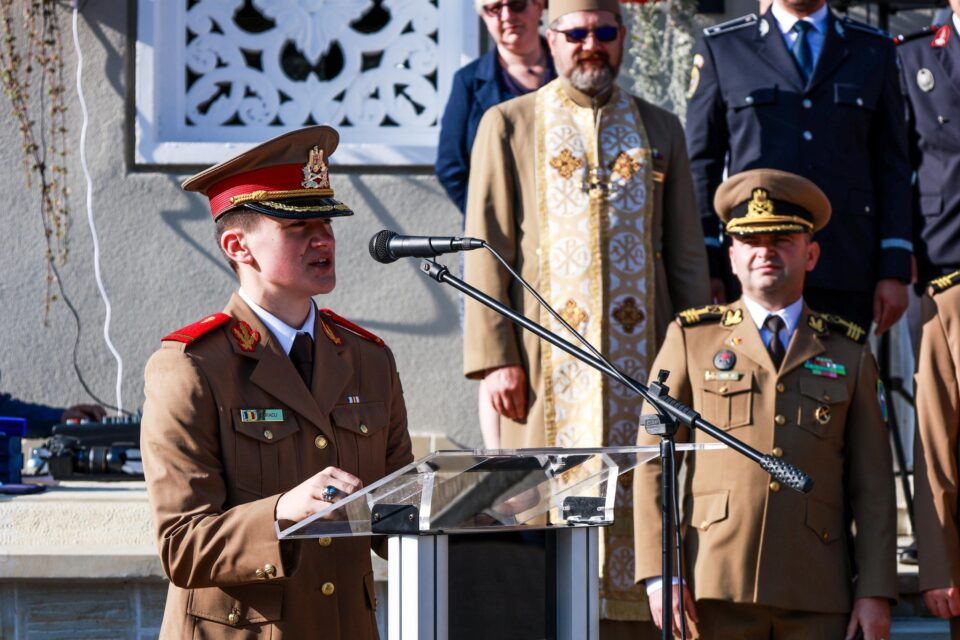 Absolventa Academiei „West Point” SUA către elevi militari: „Provocați-vă zi de zi! Nimeni nu crește în zona de confort”