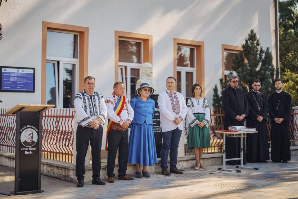Bustul lui Orest Renei, fost prefect de Rădăuți, a fost dezvelit la școala din Burla