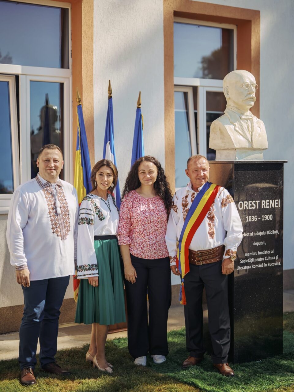 Bustul lui Orest Renei, fost prefect de Rădăuți, a fost dezvelit la școala din Burla