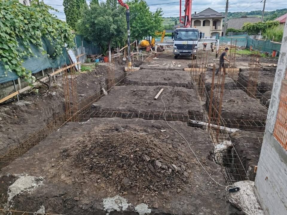 Rădășeniul începe zidirea unui nou așezământ: Centrul Social „Portărița”. Sfințirea temeliei are loc pe 14 septembrie