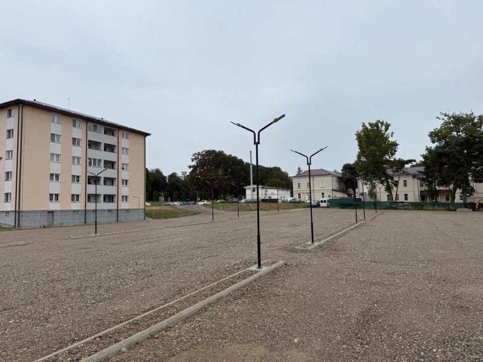 Parcare provizorie cu 220 de locuri, amenajată la Spitalul Vechi din Suceava