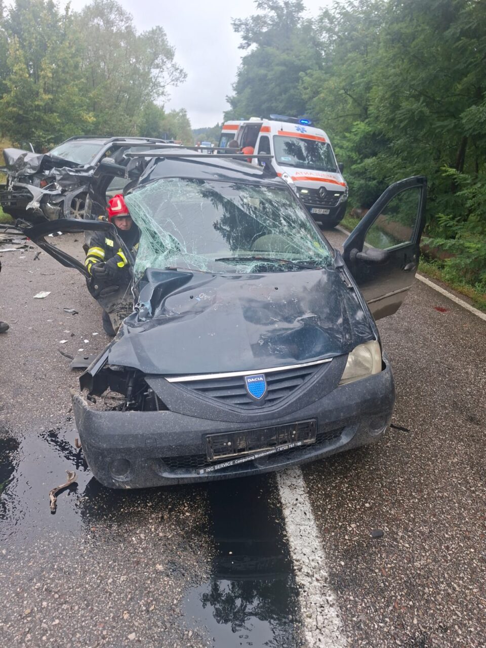 Accident mortal la Păltinoasa, după ce două Dacii s-au ciocnit violent