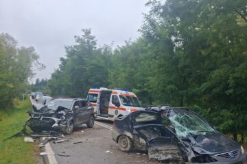 Accident mortal la Păltinoasa, după ce două Dacii s-au ciocnit violent