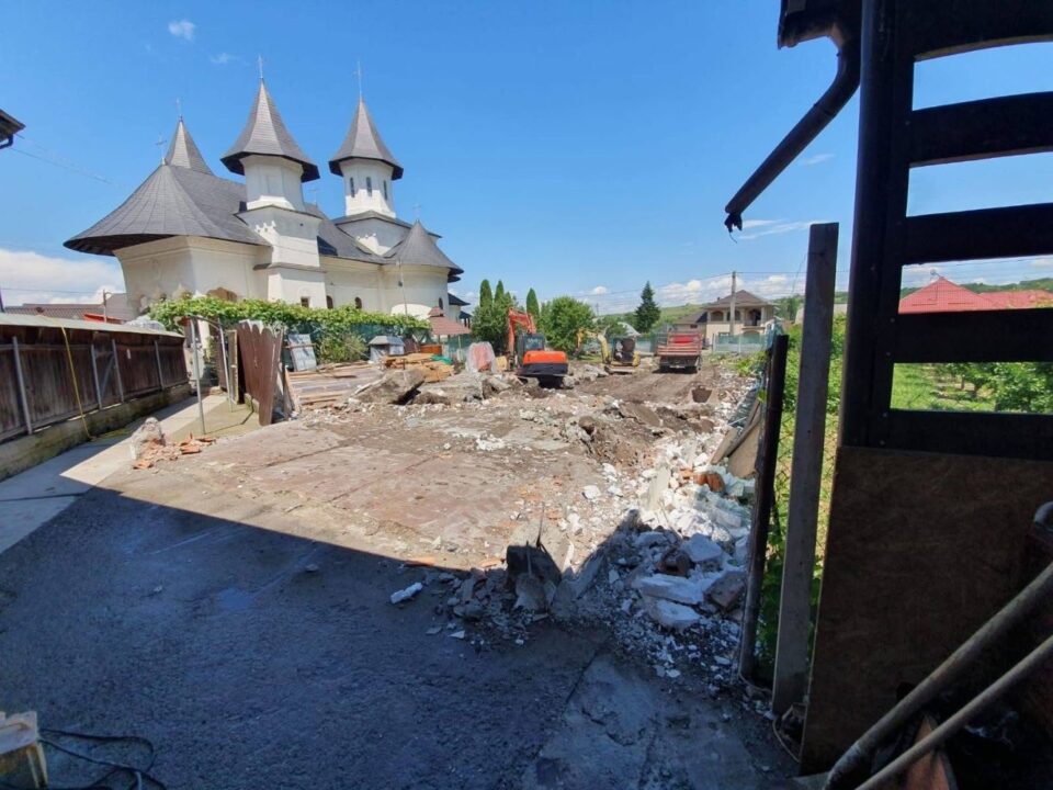 Rădășeniul începe zidirea unui nou așezământ: Centrul Social „Portărița”. Sfințirea temeliei are loc pe 14 septembrie